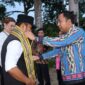 Bupati Kutai Barat Frederick Edwin Saat Menyambut Kunjungan Kerja Gubernur Kaltim, Rudy Mas'ud di Pelabuhan Penyeberangan Feri Melak Ilir.