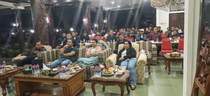 Bupati Kutai Barat, Frederick Edwin didampingi Istri Bersama Sekretaris Daerah Kutai Barat, Erik Viktory Saat Nonton Bareng Piala Dunia 2026.