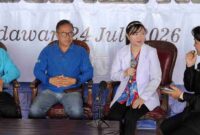 Plt.Kepala Dinas Kesehatan Kutai Barat, Barnabas Bersama Direktur RSUD Harapan Insan Sendawar, dr.Marisye Christiantia, Sp.PD, Serta Kepala Bidang Pencegahan dan Pengendalian Penyakit Dinkes Kubar, Weda Saat Menggelar Talk Show kesehatan dalam rangka peringatan Hari Hepatitis se-Dunia.