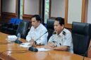 Kepala Kantor Imigrasi Kelas 1 TPI Samarinda diwakili Kepala Seksi Teknologi Informasi dan Komunikasi Keimigrasian, Jeacky Gerung didampingi Asisten 3 Setkab Kubar Mobilala  Saat Sosialisasi Keimigrasian dan Layanan Paspor.