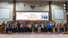 Foto Bersama Para Peserta Forum Konsultasi Publik Bapenda Kutai Barat.
