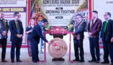 Asisten 1 Sekretariat Kabupaten Kutai Barat, Nopandel Secara Resmi Membuka Pelaksanaan Konferensi Daerah GKII 2026.