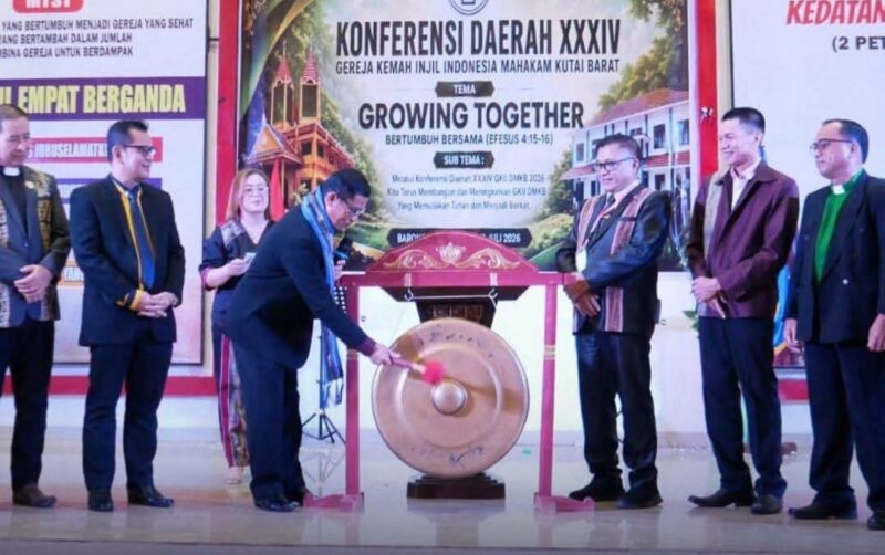 Asisten 1 Sekretariat Kabupaten Kutai Barat, Nopandel Secara Resmi Membuka Pelaksanaan Konferensi Daerah GKII 2026.