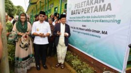 Foto Menteri Agama RI, Nasaruddin Umar didampingi Gubernur Kaltim Rudy Mas'ud Saat Menghadiri Hut PP Assalam Arya Kemuning Kutai Barat.