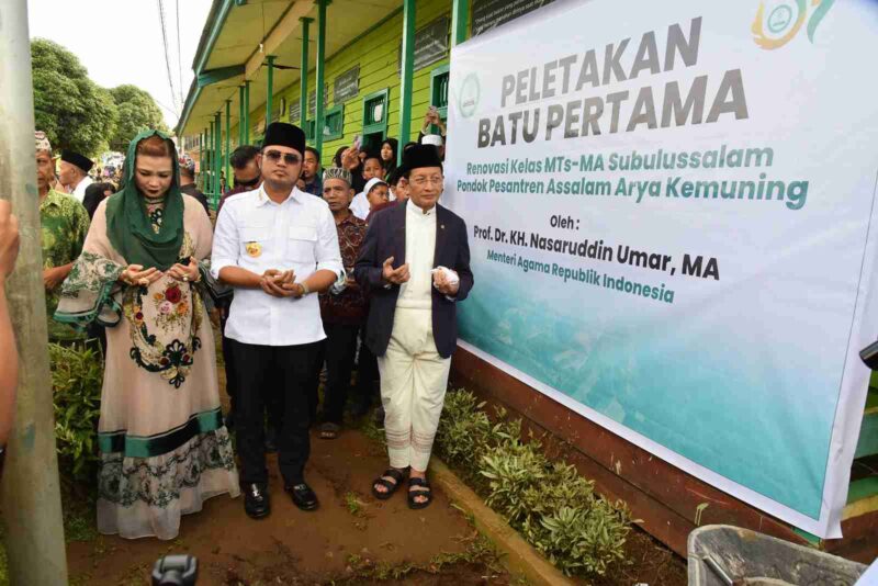 Foto Menteri Agama RI, Nasaruddin Umar didampingi Gubernur Kaltim Rudy Mas'ud Saat Menghadiri Hut PP Assalam Arya Kemuning Kutai Barat.