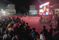 Tampak Ribuan Masyarakat Kutai Barat Tumpah Ruah Memadati Alun-Alun ITHO Saat Menyaksikan Tim Kebanggaan yang Berlaga di Final Pildun 2026.