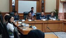 Sekretaris Daerah Kabupaten Kutai Barat, Erik Victory Saat Membuka Audiensi Penyusunan Dokumen Strategi Sanitasi Kabupaten (SSK) 2026-2030.