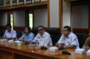 Sekretaris Daerah Kabupaten Kutai Barat, Erik Victory Saat Memimpin Rapat Koordinasi Kesiapan Pelaksanaan TTG XII Kaltim 2026.