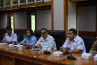 Sekretaris Daerah Kabupaten Kutai Barat, Erik Victory Saat Memimpin Rapat Koordinasi Kesiapan Pelaksanaan TTG XII Kaltim 2026.