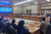 Sekretaris Daerah Kabupaten Kutai Barat, Erik Victory Saat Menerima Para Guru Muda dan Guru Pengubah.
