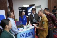 Asisten 2 Sekretariat Daerah Kutai Barat, Ali Sadikin Saat Membuka  Kegiatan Business Matching, Edukasi Keuangan, Layanan Desk SLIK-OJK serta Pencatatan Keuangan Aplikasi  SIAPIK-BI.