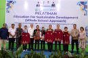 Wakil Bupati Kutai Barat, H.Nanang Adriani didampingi Kepala Dinas Pendidikan Kutai Barat, Kamius Junaidi Saat Membuka Pelatihan Peningkatan Kapasitas Guru Sekolah Dasar.