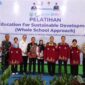 Wakil Bupati Kutai Barat, H.Nanang Adriani didampingi Kepala Dinas Pendidikan Kutai Barat, Kamius Junaidi Saat Membuka Pelatihan Peningkatan Kapasitas Guru Sekolah Dasar.