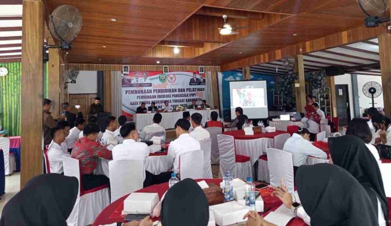 Foto Kesbangpol Kutai Barat Saat Menggelar Diklat PIP Duta Pancasila.