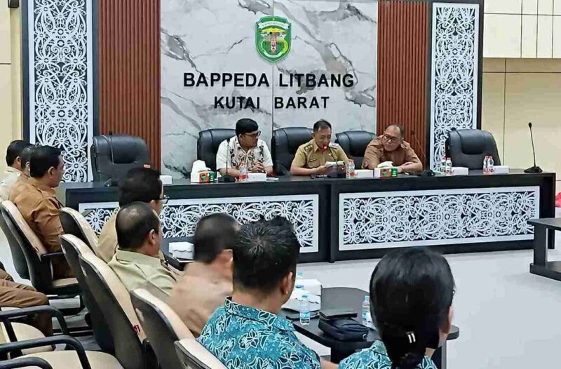 Wakil Bupati Kutai Barat, H.Nanang Adriani Saat Menghadiri Peluncuran Program GEMILANG Sebagai Upaya Mempercepat Penurunan Angka Stunting.