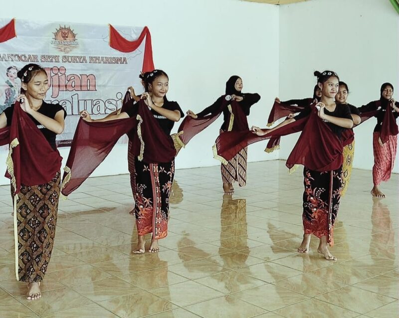 Pemrintah Kampung Linggang Bangun Sari Kecamatan Linggang Bigung Melestarikan Budaya Lokal Melalui Sanggar Seni Setempat.