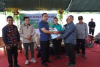 Bupati Kutai Barat, Frederick Edwin Saat Mengunjungi Kelompok Tani Minta Mandiri.