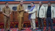 Bupati Kutai Barat, Frederick Edwin Saat Membuka Sosialisasi Program Pendidikan S1, S2, dan S3 yang digelar STIENAS Samarinda.