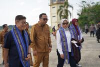 Bupati Kutai Barat, Frederick Edwin Saat Menyambut Tim Visitasi Komisi Kepolisian Nasional (Kompolnas) Award 2026 di Bandar udara Melalan Barong Tongkok.