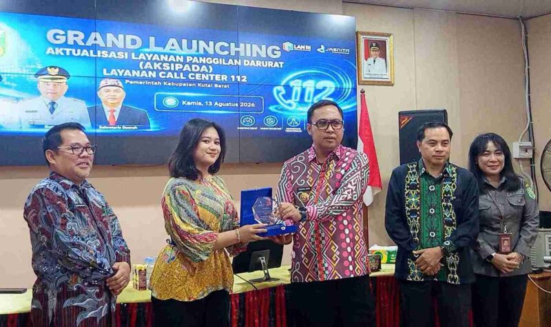 Bupati Kutai Barat, Frederick Edwin Saat Melakukan Launching Layanan Darurat Masyarakat Call Center 112.