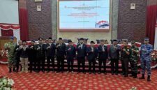 Foto Bersama Bupati Kutai Barat, Frederick Edwin dan Ketua DPRD Kutai Barat, Ridwai, SH beserta unsur Forkopimda saat Paripurn Istimewa Mendengarkan Pidato Kenegaraan Presiden Republik Indonesia, Prabowo Subianto.
