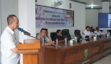 Asisten 2 Sekretariat Kabupaten Kutai Barat, Ali Sadikin Saat Membuka Sosialisasi Pemanfaatan dan Penertiban Ruang Publik di Kecamatan Melak.